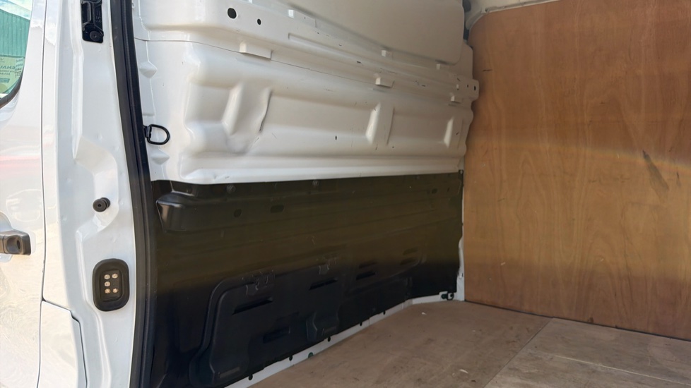 Renault Trafic Lwb Diesel LL30 Blue dCi 130 Advance [Safety] Van - Image 18