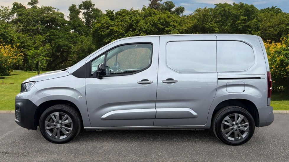 Peugeot Partner Standard Diesel 1000 1.5 BlueHDi 100 Asphalt Premium Van - Image 4