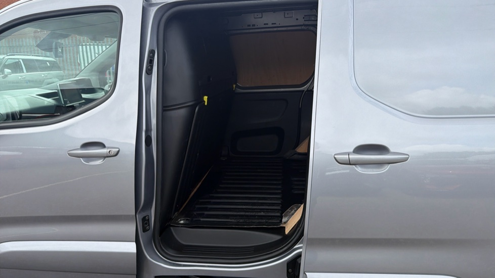 Peugeot Partner Standard Diesel 1000 1.5 BlueHDi 100 Asphalt Premium Van - Image 5