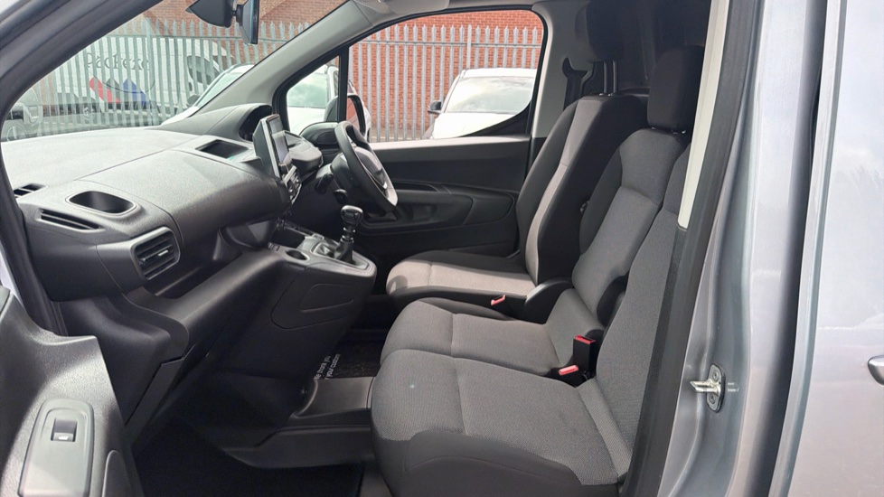 Peugeot Partner Standard Diesel 1000 1.5 BlueHDi 100 Asphalt Premium Van - Image 13