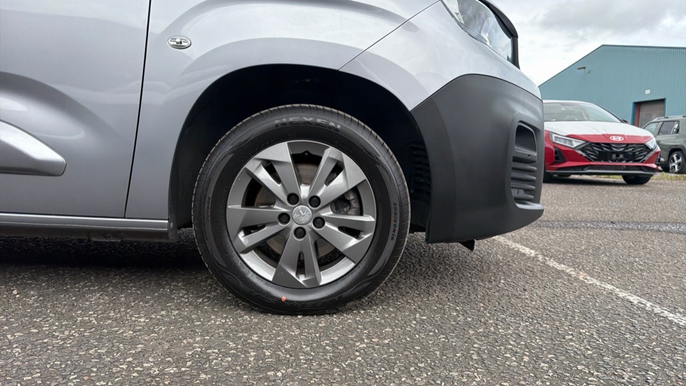 Peugeot Partner Standard Diesel 1000 1.5 BlueHDi 100 Asphalt Premium Van - Image 17