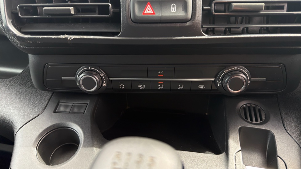 Peugeot Partner Standard Diesel 1000 1.5 BlueHDi 100 Asphalt Premium Van - Image 27