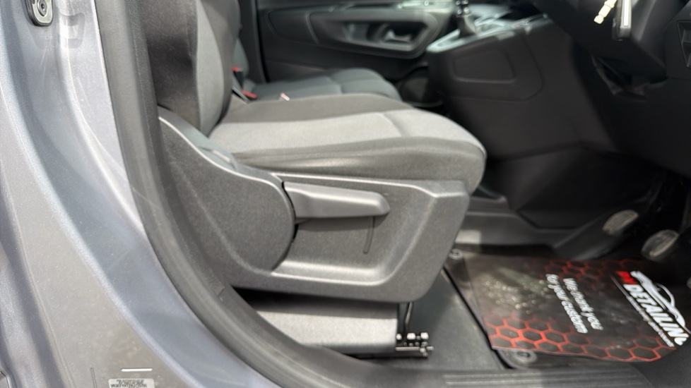 Peugeot Partner Standard Diesel 1000 1.5 BlueHDi 100 Asphalt Premium Van - Image 36