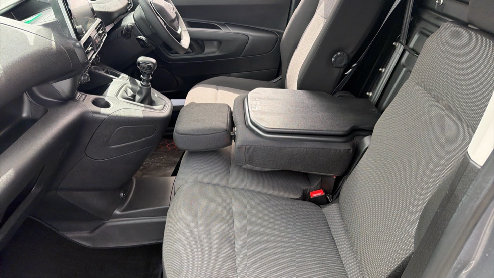 Peugeot Partner Standard Diesel 1000 1.5 BlueHDi 100 Asphalt Premium Van - Image 41