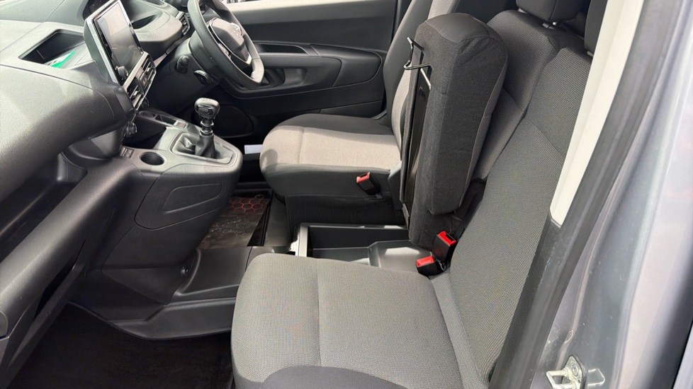 Peugeot Partner Standard Diesel 1000 1.5 BlueHDi 100 Asphalt Premium Van - Image 42