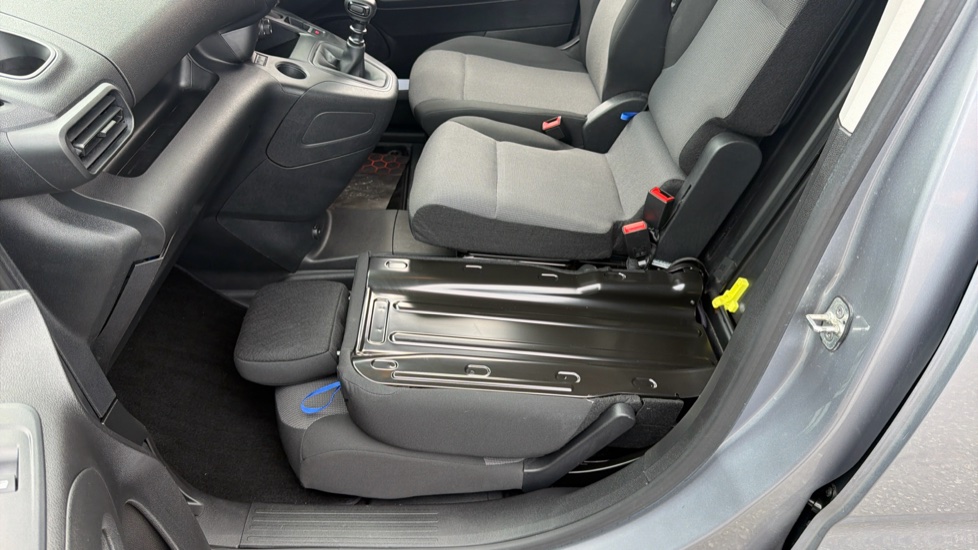 Peugeot Partner Standard Diesel 1000 1.5 BlueHDi 100 Asphalt Premium Van - Image 44