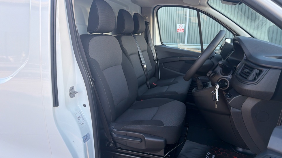 Renault Trafic Swb Diesel SL28 Blue dCi 130 Business Van - Image 6