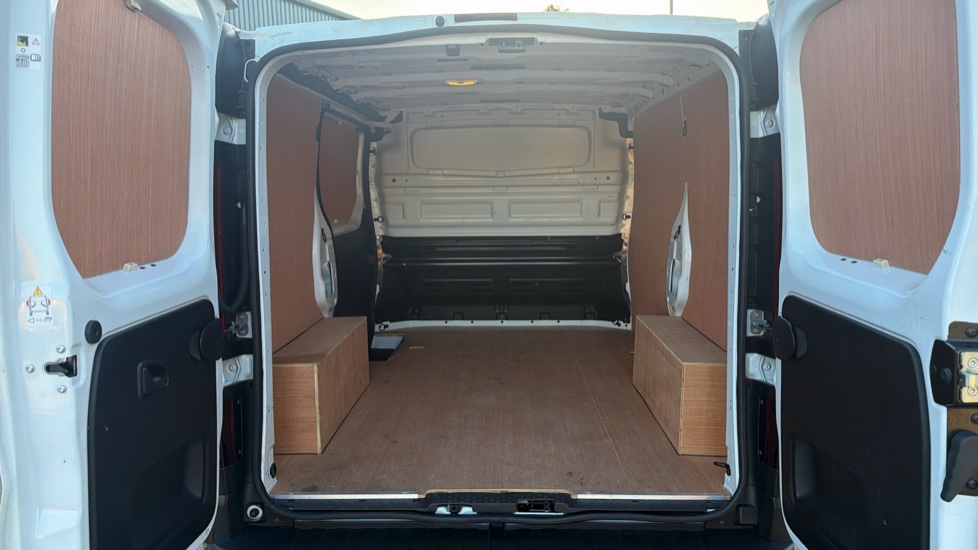 Renault Trafic Swb Diesel SL28 Blue dCi 130 Business Van - Image 12