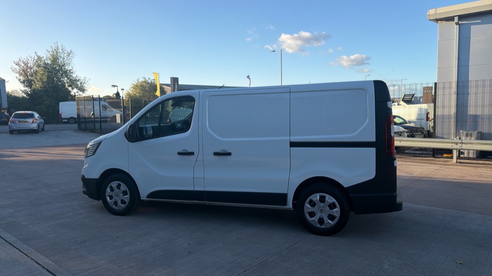 Renault Trafic Swb Diesel SL28 Blue dCi 130 Business Van - Image 25