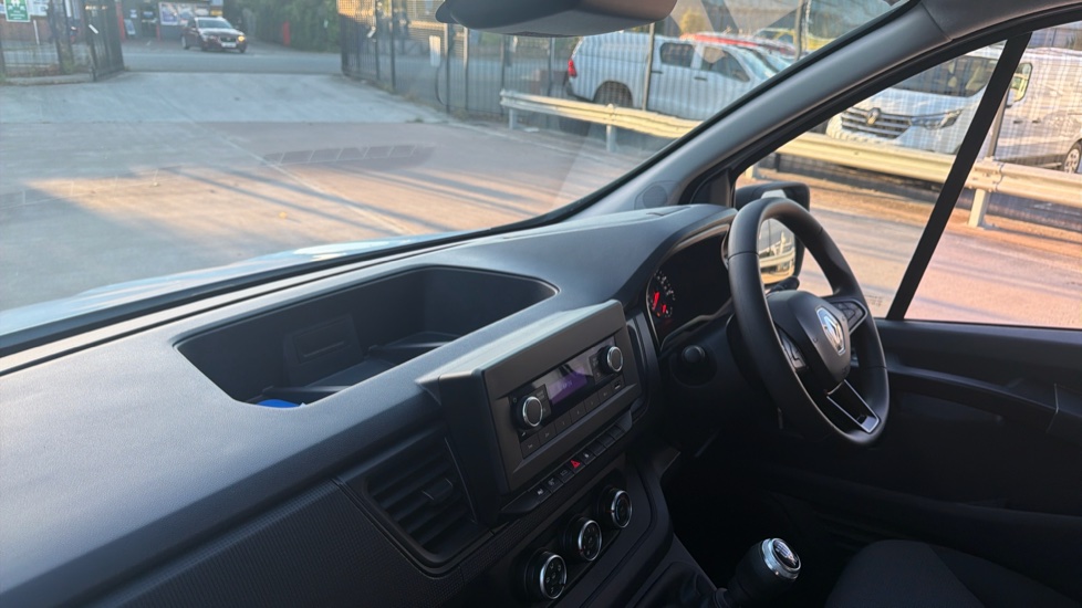 Renault Trafic Swb Diesel SL28 Blue dCi 130 Business Van - Image 44