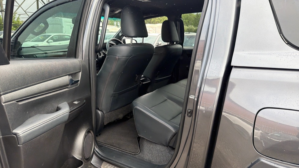 Toyota Hilux Diesel Invincible X D/Cab Pick Up 2.8 D-4D Auto - Image 5