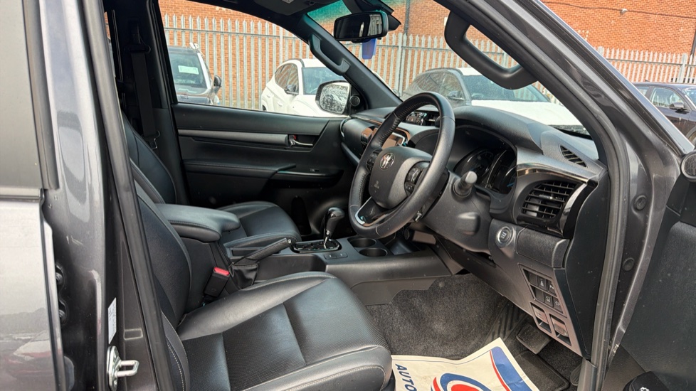 Toyota Hilux Diesel Invincible X D/Cab Pick Up 2.8 D-4D Auto - Image 6
