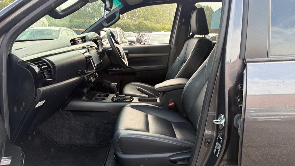 Toyota Hilux Diesel Invincible X D/Cab Pick Up 2.8 D-4D Auto - Image 13