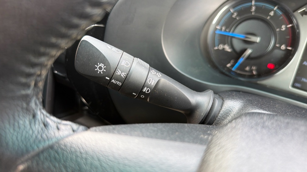 Toyota Hilux Diesel Invincible X D/Cab Pick Up 2.8 D-4D Auto - Image 31