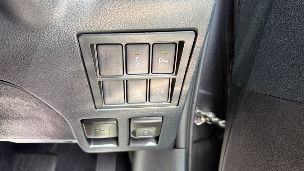 Toyota Hilux Diesel Invincible X D/Cab Pick Up 2.8 D-4D Auto - Image 33