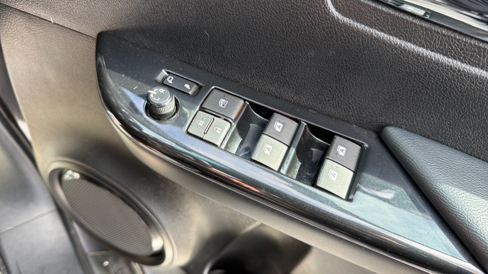 Toyota Hilux Diesel Invincible X D/Cab Pick Up 2.8 D-4D Auto - Image 34