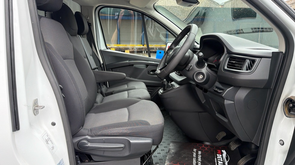 Renault Trafic Lwb Diesel LL30 Blue dCi 130 Business+ Van - Image 6