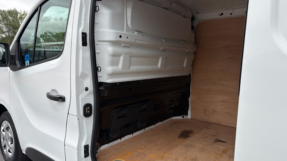 Renault Trafic Lwb Diesel LL30 Blue dCi 130 Business+ Van - Image 18
