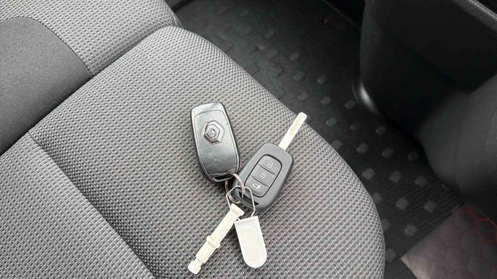 Renault Trafic Lwb Diesel LL30 Blue dCi 130 Business+ Van - Image 20