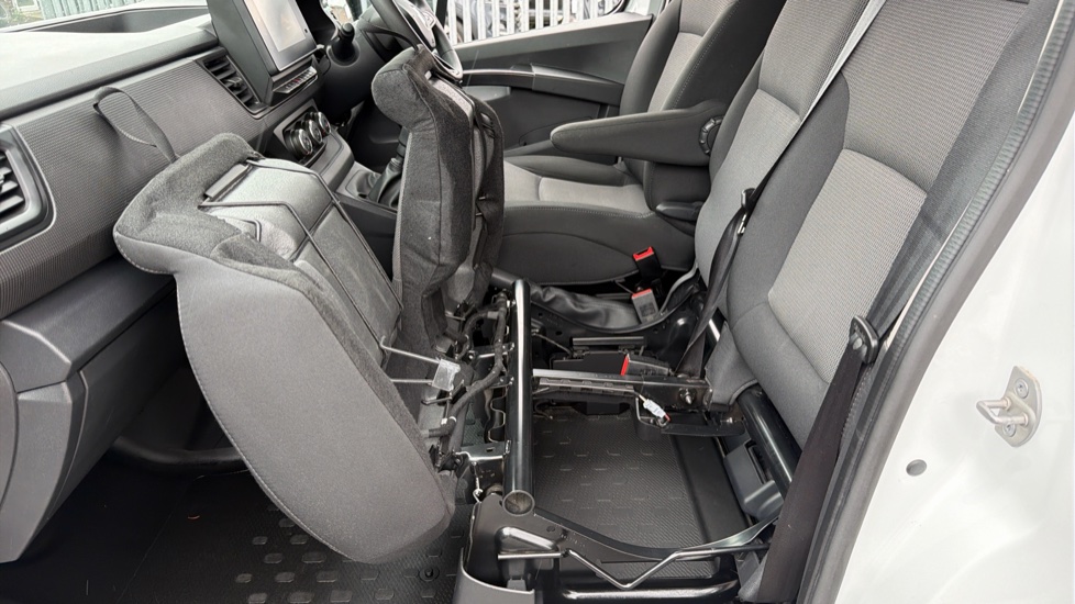 Renault Trafic Lwb Diesel LL30 Blue dCi 130 Business+ Van - Image 40