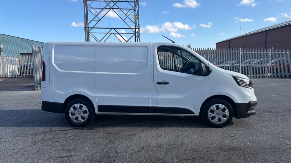 Renault Trafic Swb Diesel SL28 Blue dCi 130 Business+ Van - Image 9