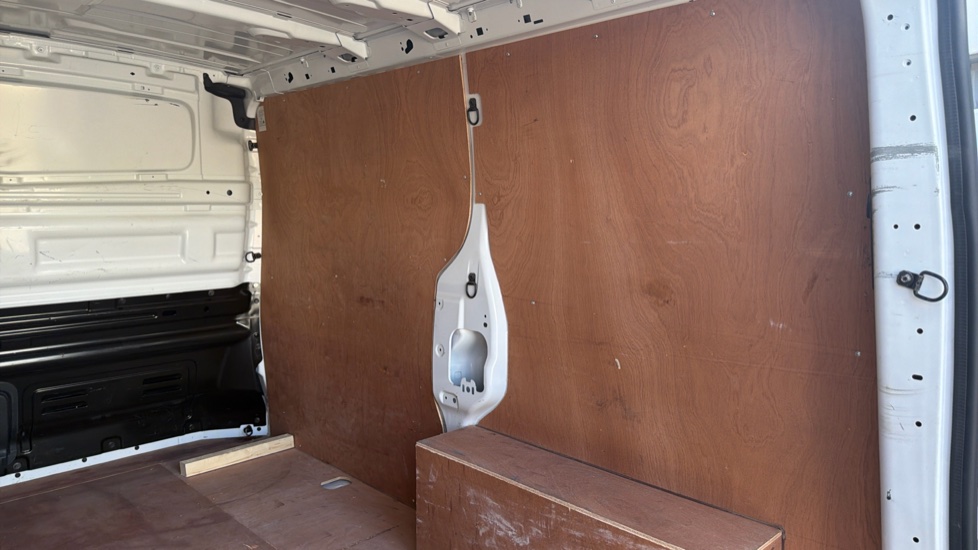 Renault Trafic Swb Diesel SL28 Blue dCi 130 Business+ Van - Image 22