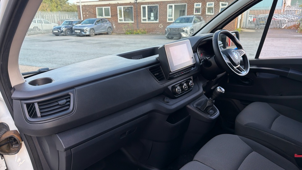 Renault Trafic Swb Diesel SL28 Blue dCi 130 Business+ Van - Image 45