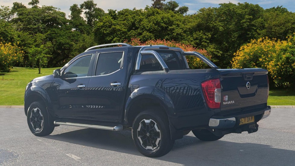 Nissan Navara Diesel Double Cab Pick Up Tekna 2.3dCi 190 TT 4WD - Image 2