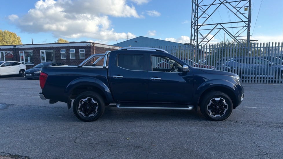 Nissan Navara Diesel Double Cab Pick Up Tekna 2.3dCi 190 TT 4WD - Image 9