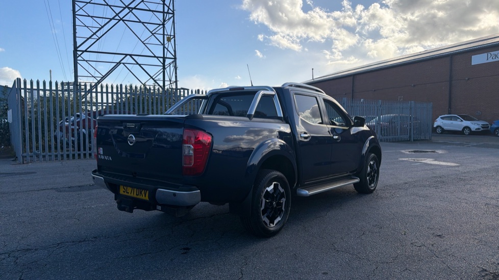 Nissan Navara Diesel Double Cab Pick Up Tekna 2.3dCi 190 TT 4WD - Image 10