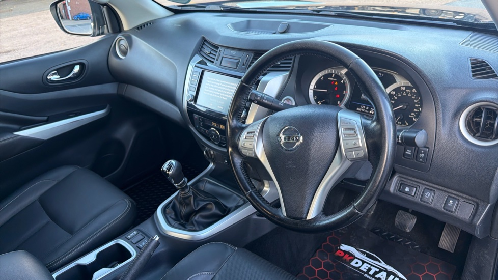 Nissan Navara Diesel Double Cab Pick Up Tekna 2.3dCi 190 TT 4WD - Image 16