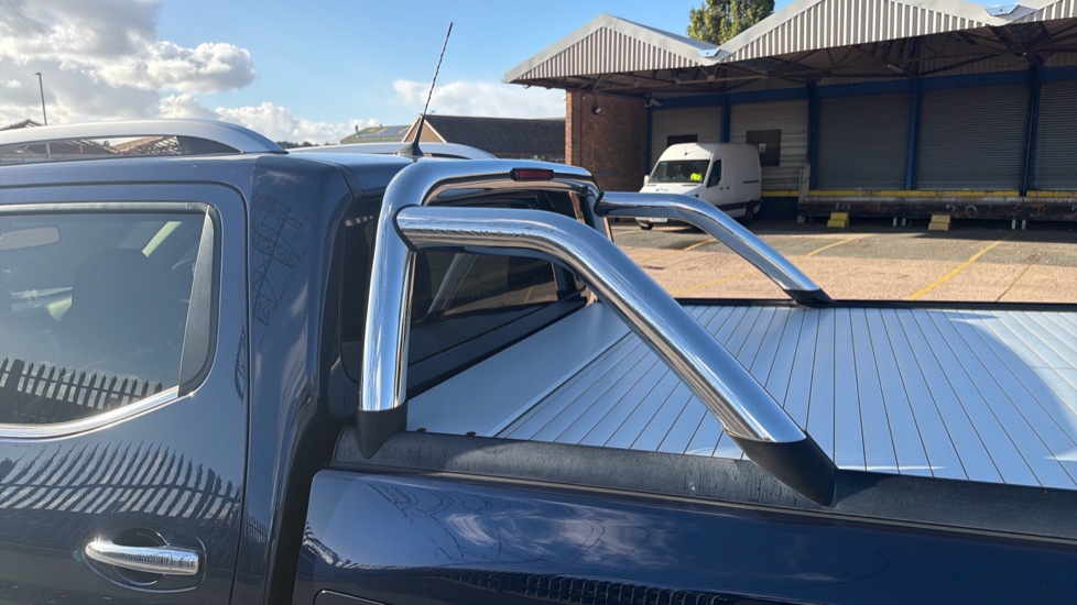 Nissan Navara Diesel Double Cab Pick Up Tekna 2.3dCi 190 TT 4WD - Image 18