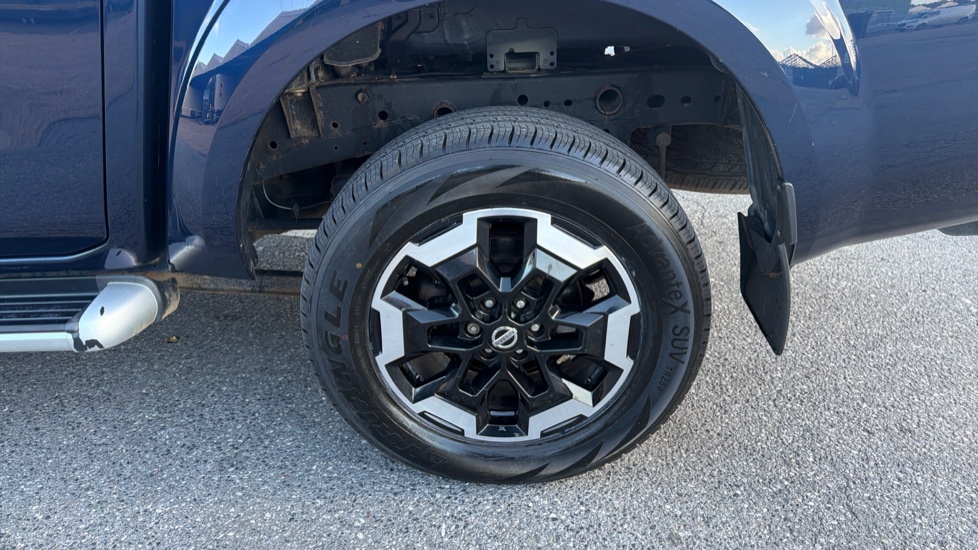 Nissan Navara Diesel Double Cab Pick Up Tekna 2.3dCi 190 TT 4WD - Image 27