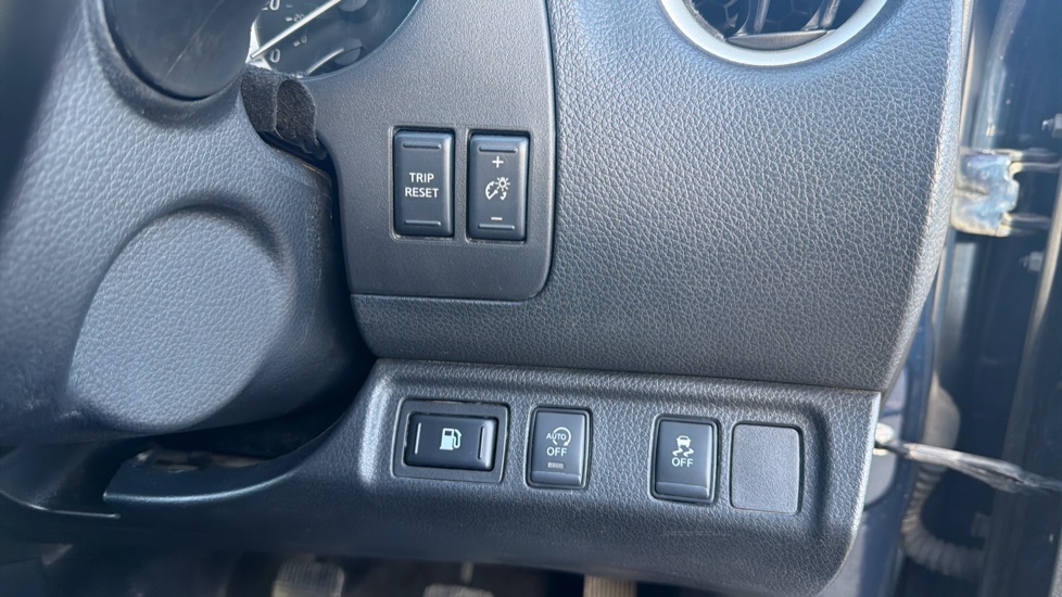Nissan Navara Diesel Double Cab Pick Up Tekna 2.3dCi 190 TT 4WD - Image 29