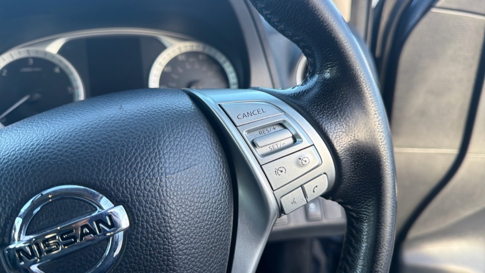 Nissan Navara Diesel Double Cab Pick Up Tekna 2.3dCi 190 TT 4WD - Image 30