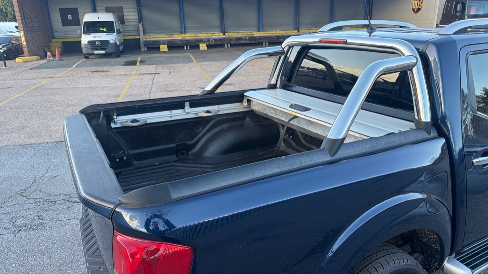 Nissan Navara Diesel Double Cab Pick Up Tekna 2.3dCi 190 TT 4WD - Image 42