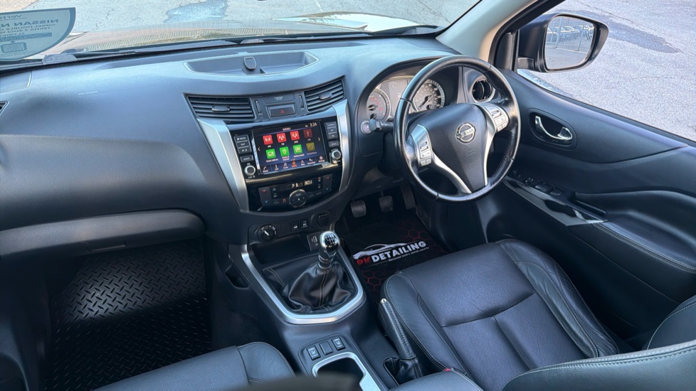 Nissan Navara Diesel Double Cab Pick Up Tekna 2.3dCi 190 TT 4WD - Image 43