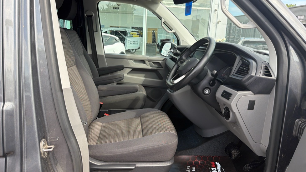 Volkswagen Transporter T30 Swb Diesel 2.0 TDI 150 Highline Kombi Van DSG - Image 6