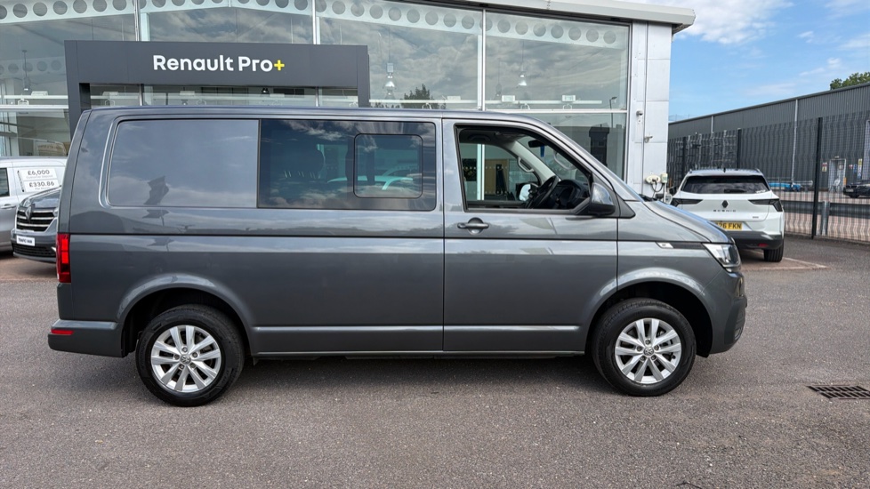 Volkswagen Transporter T30 Swb Diesel 2.0 TDI 150 Highline Kombi Van DSG - Image 9