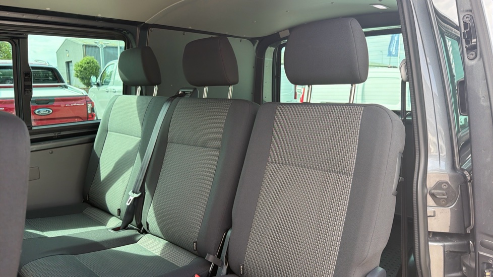 Volkswagen Transporter T30 Swb Diesel 2.0 TDI 150 Highline Kombi Van DSG - Image 14