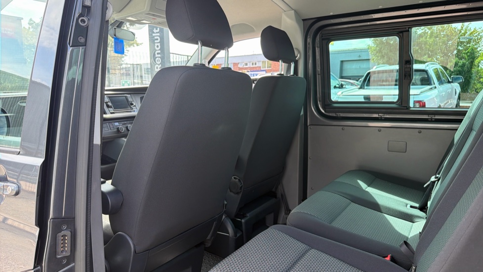 Volkswagen Transporter T30 Swb Diesel 2.0 TDI 150 Highline Kombi Van DSG - Image 18