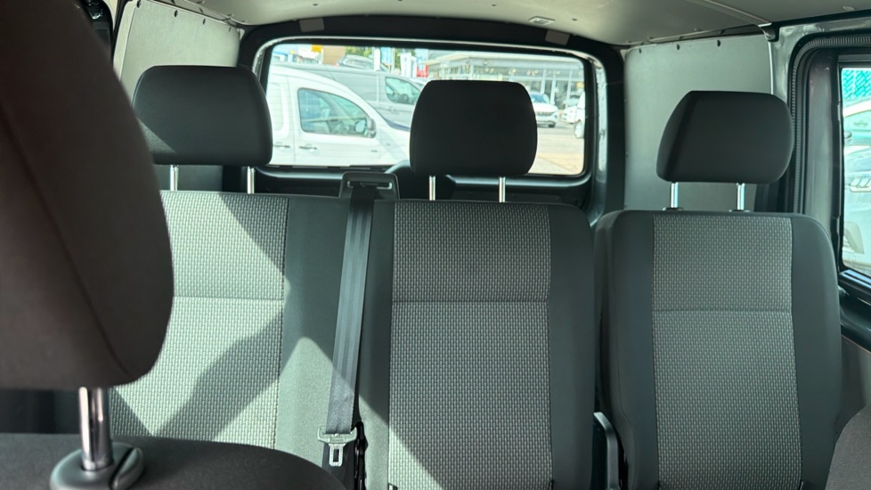 Volkswagen Transporter T30 Swb Diesel 2.0 TDI 150 Highline Kombi Van DSG - Image 33