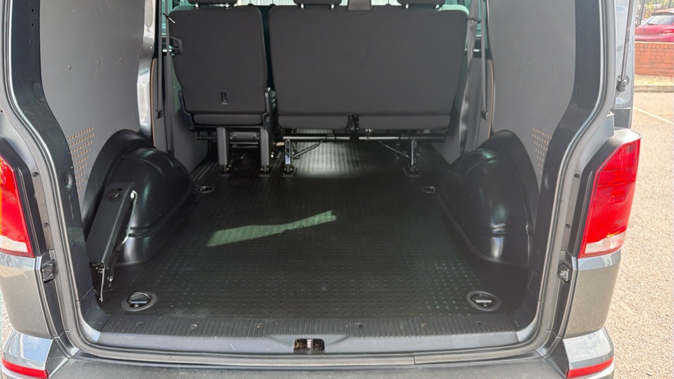 Volkswagen Transporter T30 Swb Diesel 2.0 TDI 150 Highline Kombi Van DSG - Image 41