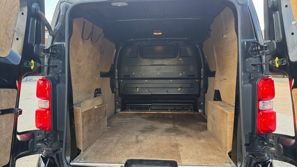 Peugeot Expert Standard Diesel 1400 2.0 BlueHDi 120 Asphalt Van - Image 12
