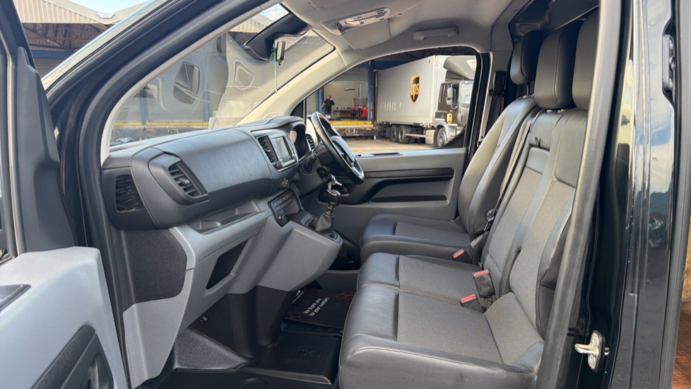 Peugeot Expert Standard Diesel 1400 2.0 BlueHDi 120 Asphalt Van - Image 13