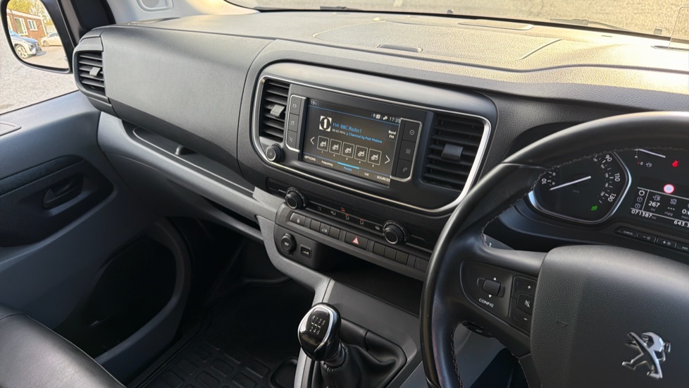 Peugeot Expert Standard Diesel 1400 2.0 BlueHDi 120 Asphalt Van - Image 15