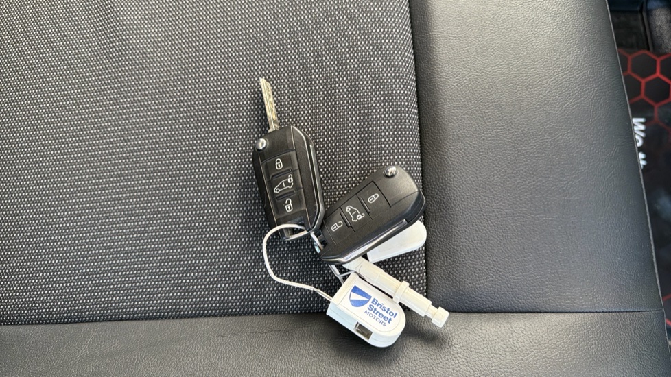 Peugeot Expert Standard Diesel 1400 2.0 BlueHDi 120 Asphalt Van - Image 20