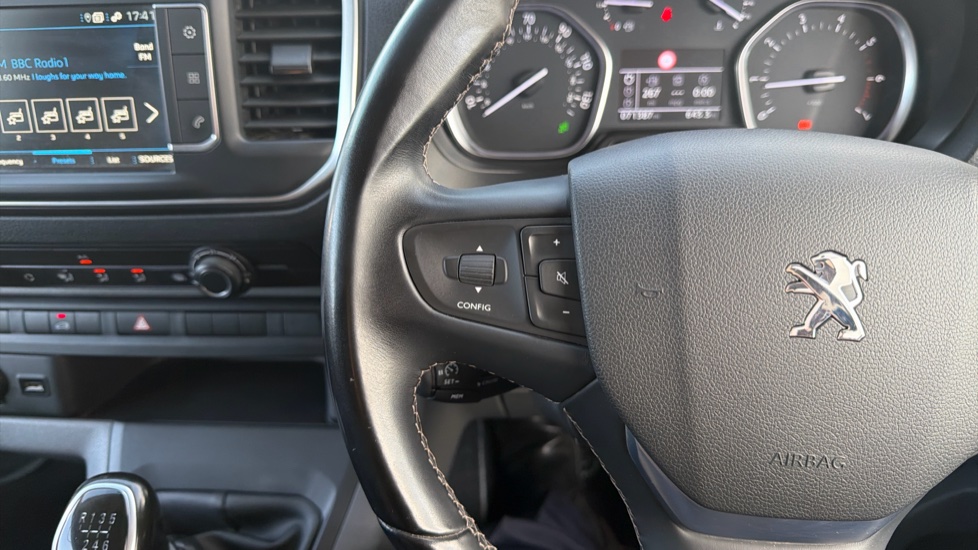 Peugeot Expert Standard Diesel 1400 2.0 BlueHDi 120 Asphalt Van - Image 31