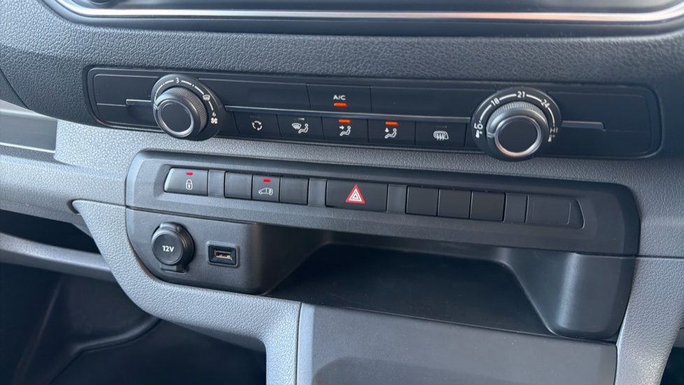 Peugeot Expert Standard Diesel 1400 2.0 BlueHDi 120 Asphalt Van - Image 37
