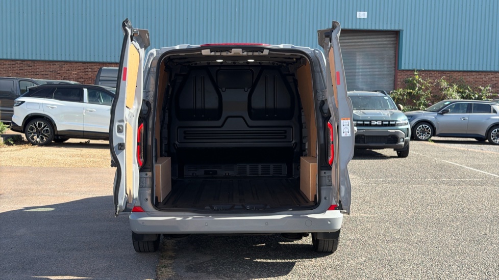 Ford Transit Custom E-320 L1 Rwd 100kW 65kWh H1 Van Limited Auto - Image 3